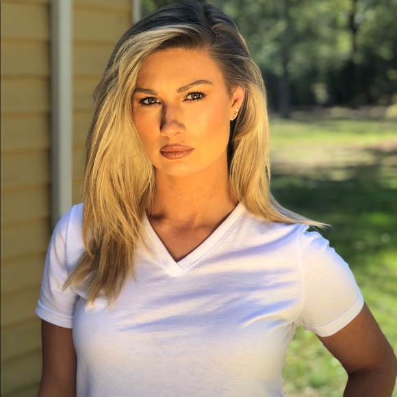 Meet your Posher, Emily - Picture 2 of 2